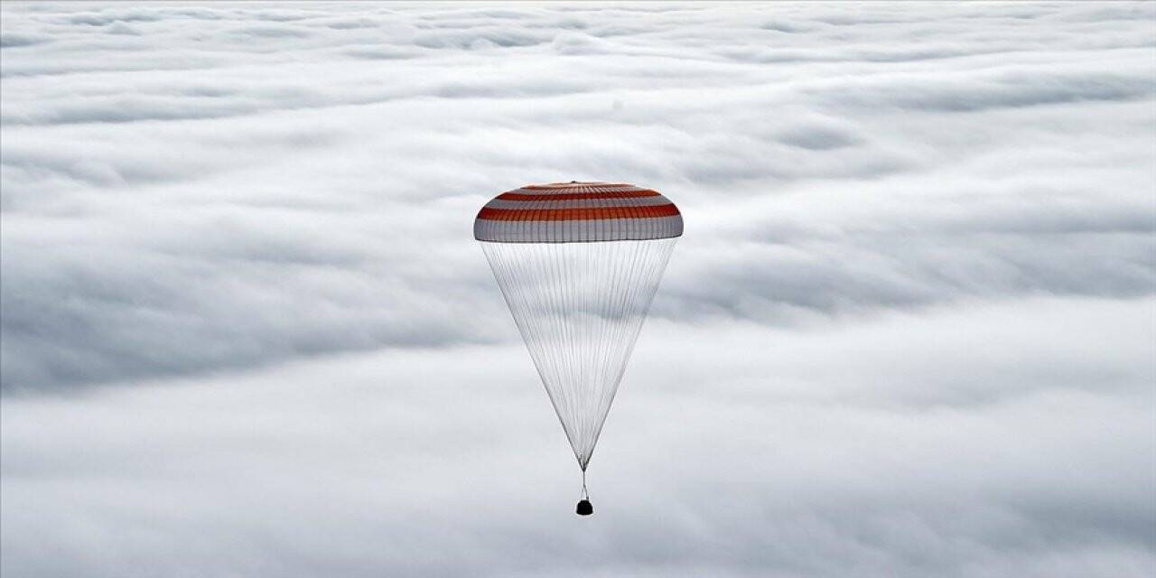 Soyuz MS-17 uzay aracıyla 3 astronot dünyaya döndü