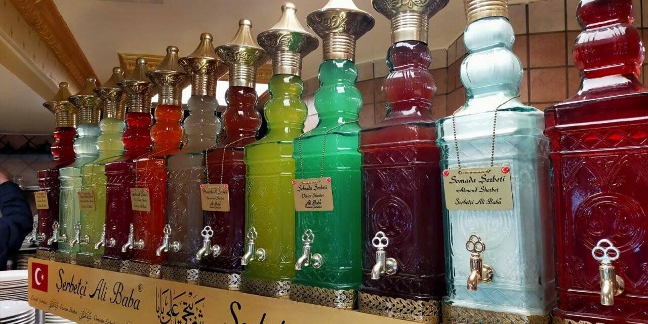 600 yıllık tarifleri tercüme ettirdi, 48 çeşit şerbet üretti
