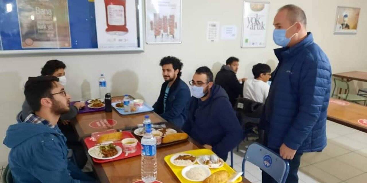 Şahin öğrencilerle iftar açtı