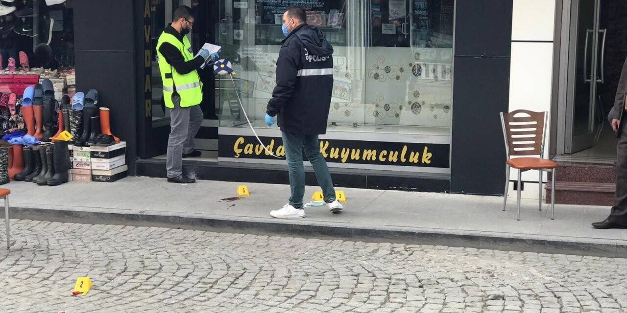 Konya'da silahlı saldırı! İş yerini açan kuyumcu vuruldu (VİDEO