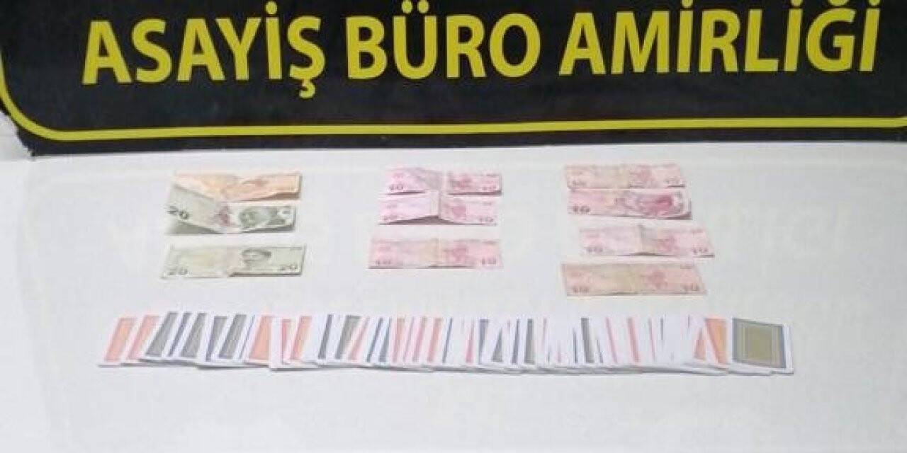 Kiralanan evde kumar oynayan 11 kişiye 42 bin lira ceza