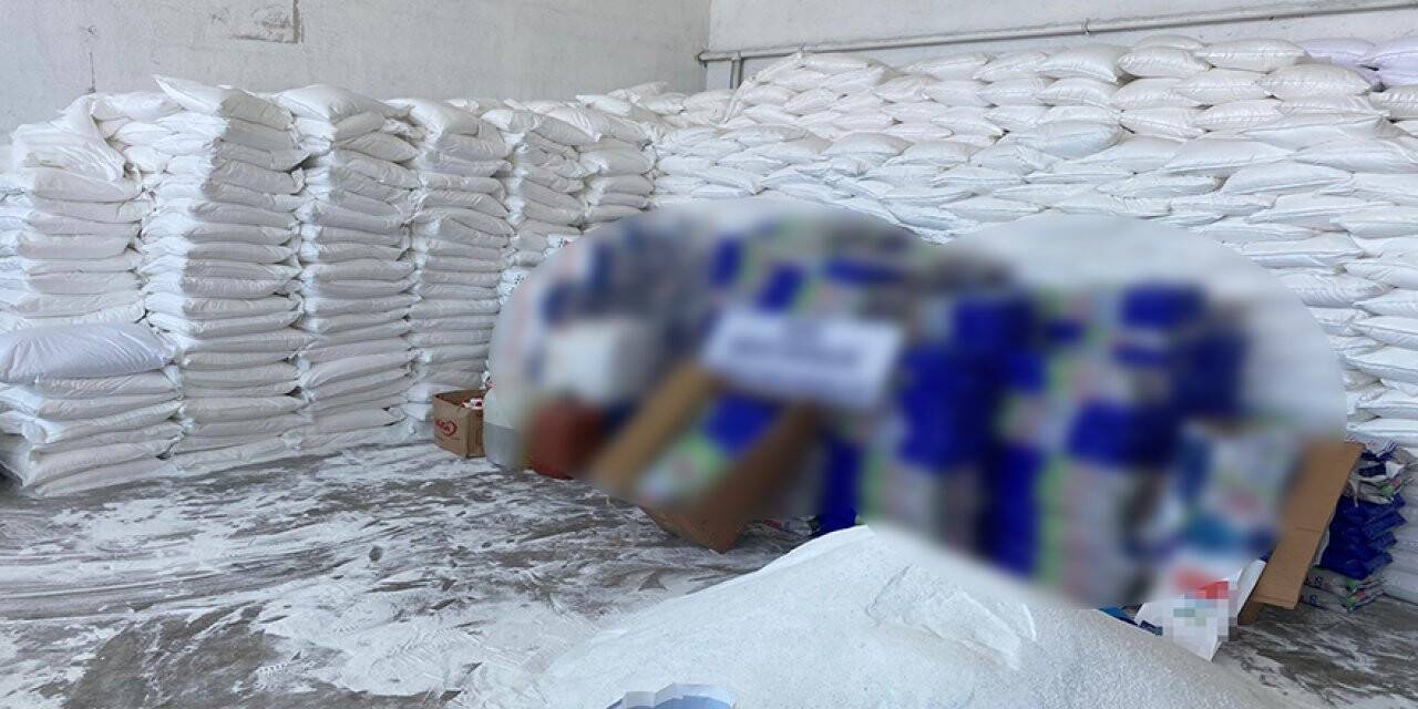 Konya'da tanınmış markaların paketlerine doldurulmuş tonlarca sahte deterjan ele geçirildi