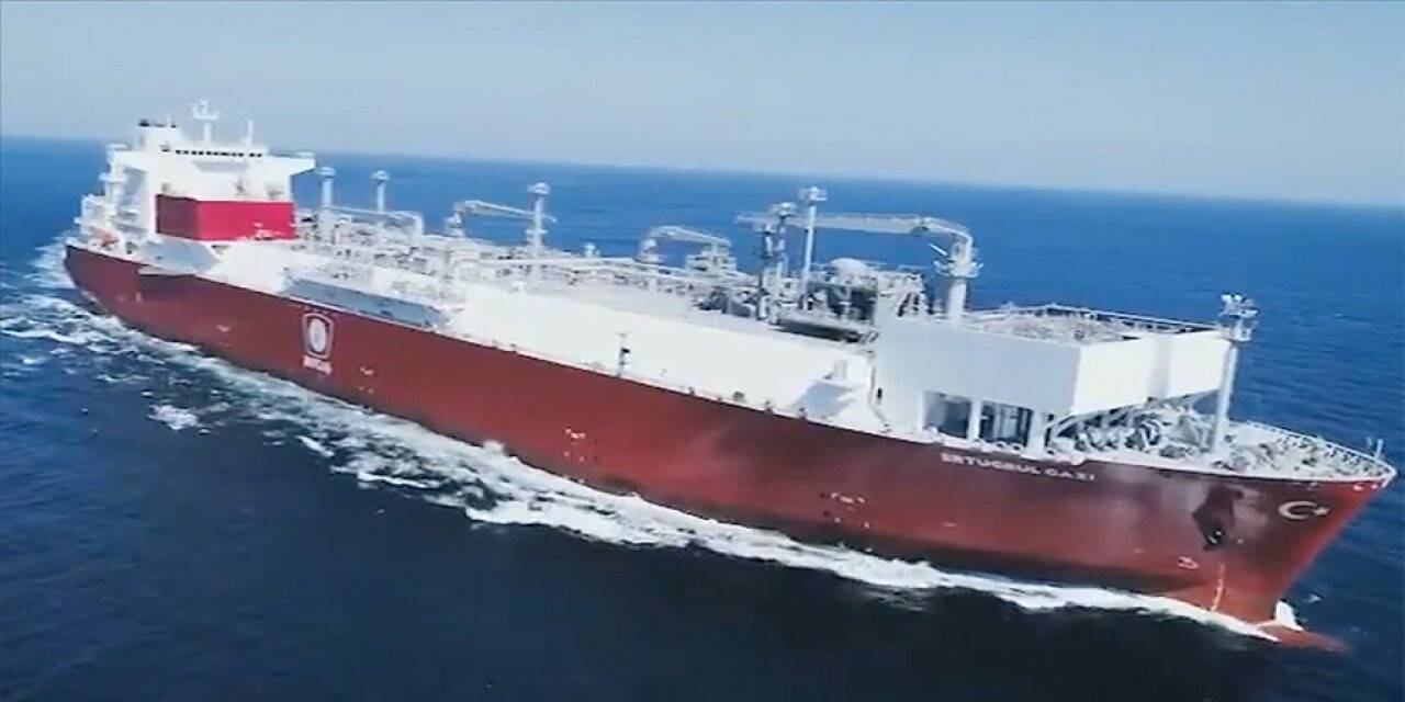 Türkiye'nin ilk yüzer LNG depolama ve gazlaştırma gemisi Ertuğrul Gazi Türkiye'ye ulaştı