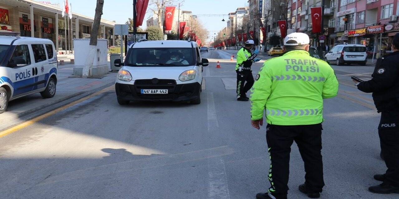 Kısıtlamada dışarı çıkanlar polise takıldı