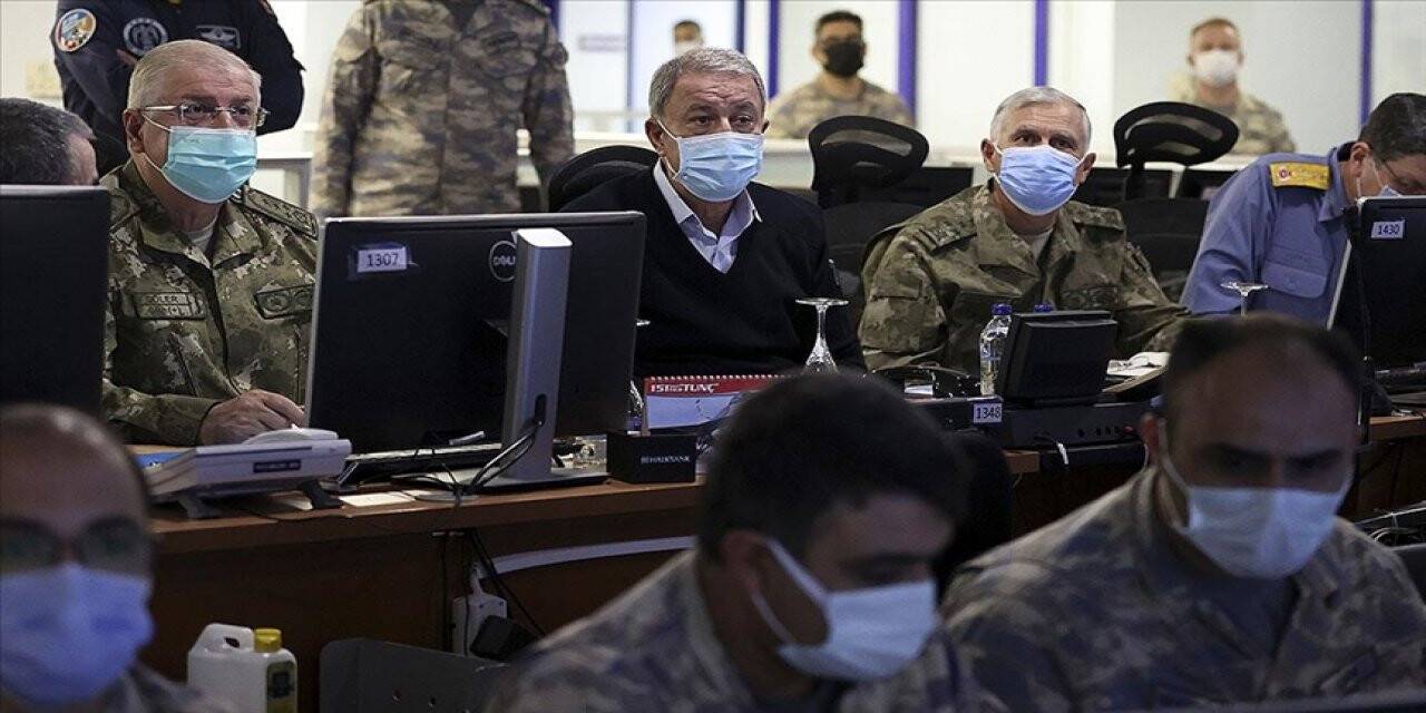 Hulusi Akar'dan Yüksekova'daki operasyon merkezine denetleme