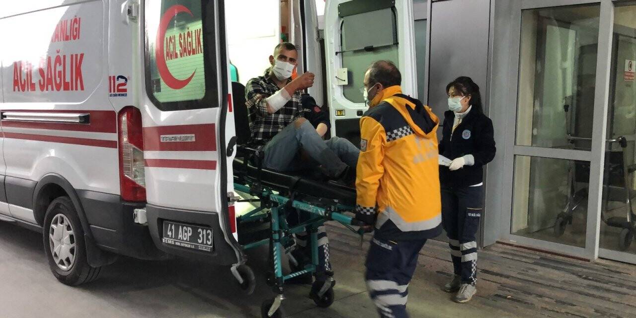 Liman girişinde bıçaklı kavga: 1 yaralı