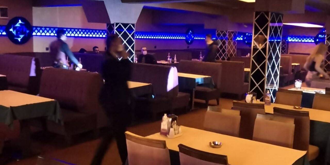 Konya'da kısıtlamada 3 eğlence mekanına polis baskını!