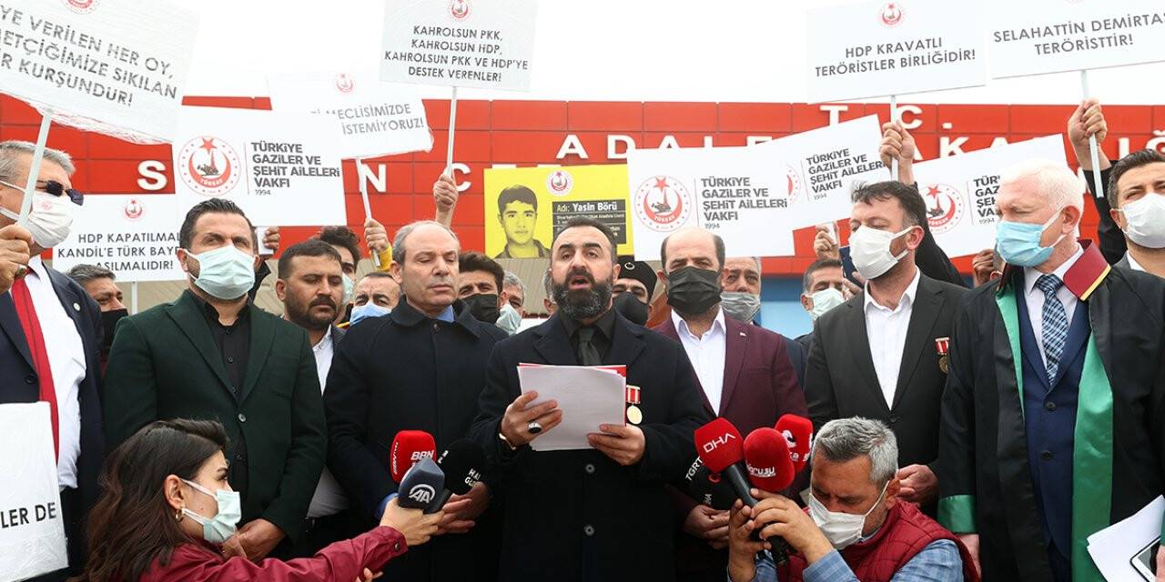 Gaziler ve Şehit Aileleri: Demirtaş'a özgürlük isteyen de teröristtir!