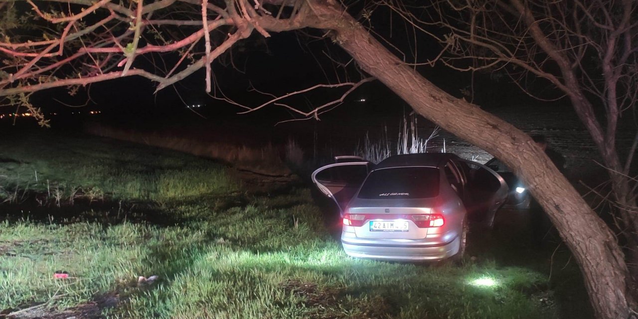 Konya'da polisin 'dur' ihtarına uymayan sürücünün kullandığı araç tarlaya devrildi