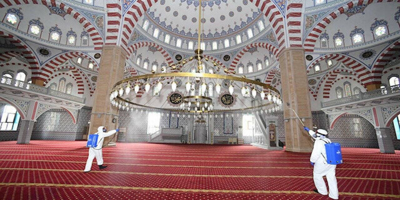 Tam kapanmada teravih hariç cuma ve vakit namazları camilerde kılınacak