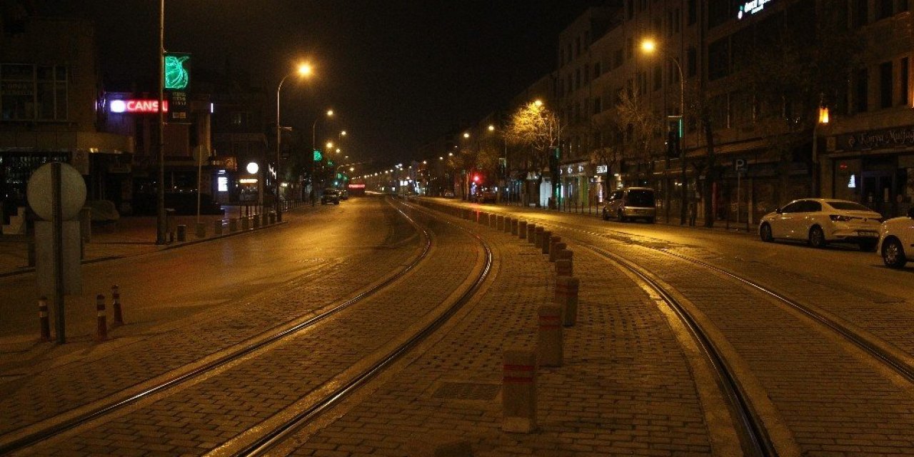 Konya'da 'tam kapanma'yla sokaklar boşaldı