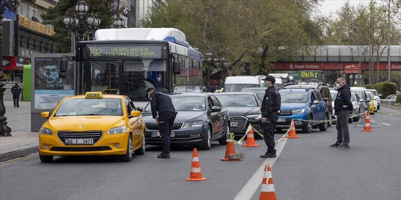Tam kapanma döneminin ilk gününde trafikte yoğunluk