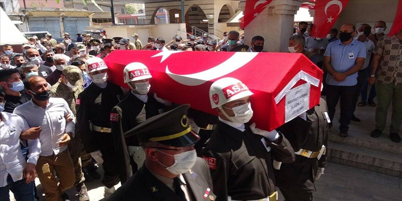 Pençe-Yıldırım Harekatı'nda şehit düşen uzman çavuş Mehmet Kırmızı Adana'da son yolculuğuna uğurlandı