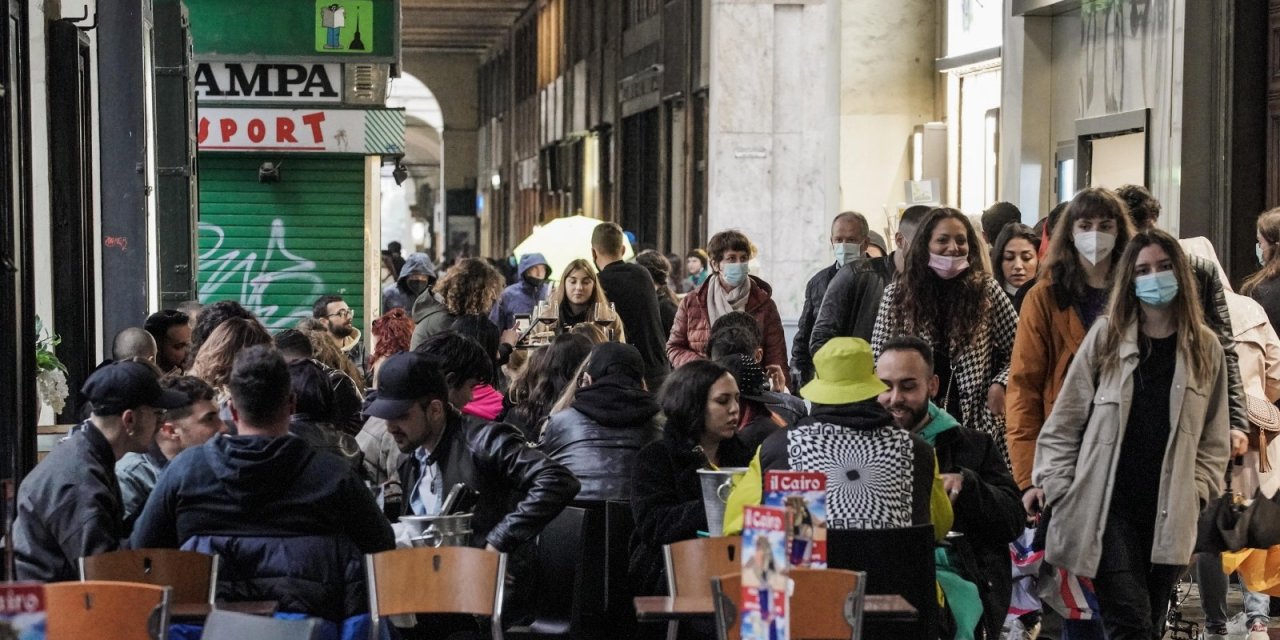 İtalya'da son 24 saatte 7 binden fazla kişiye Kovid-19 tanısı konuldu