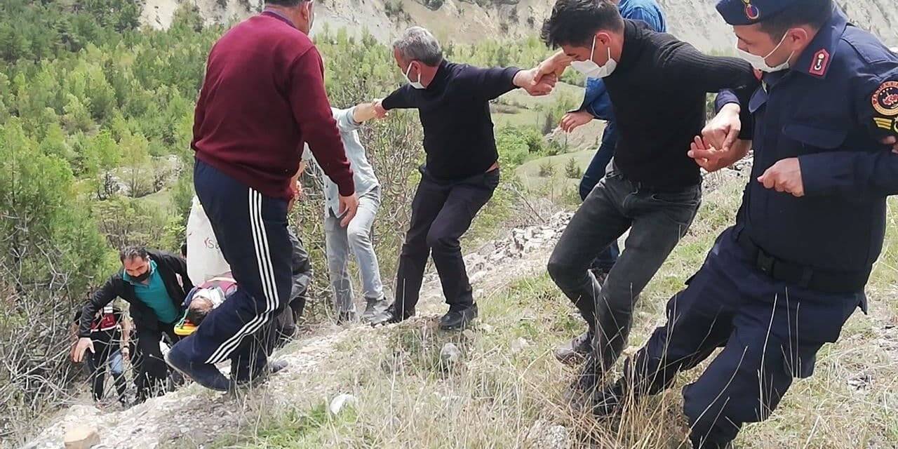 İnsan zinciri oluşturup yaralıyı uçurumdan kurtardılar