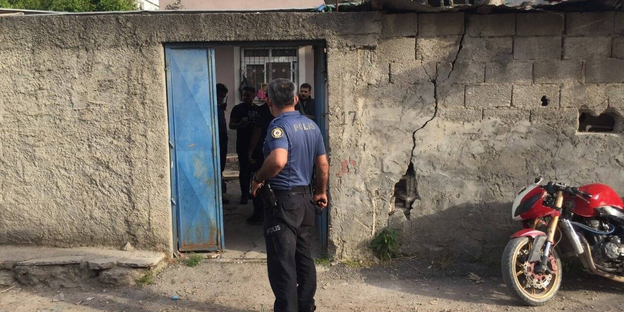 Evde patlama: 1’i çocuk 3 kişi ağır yaralandı