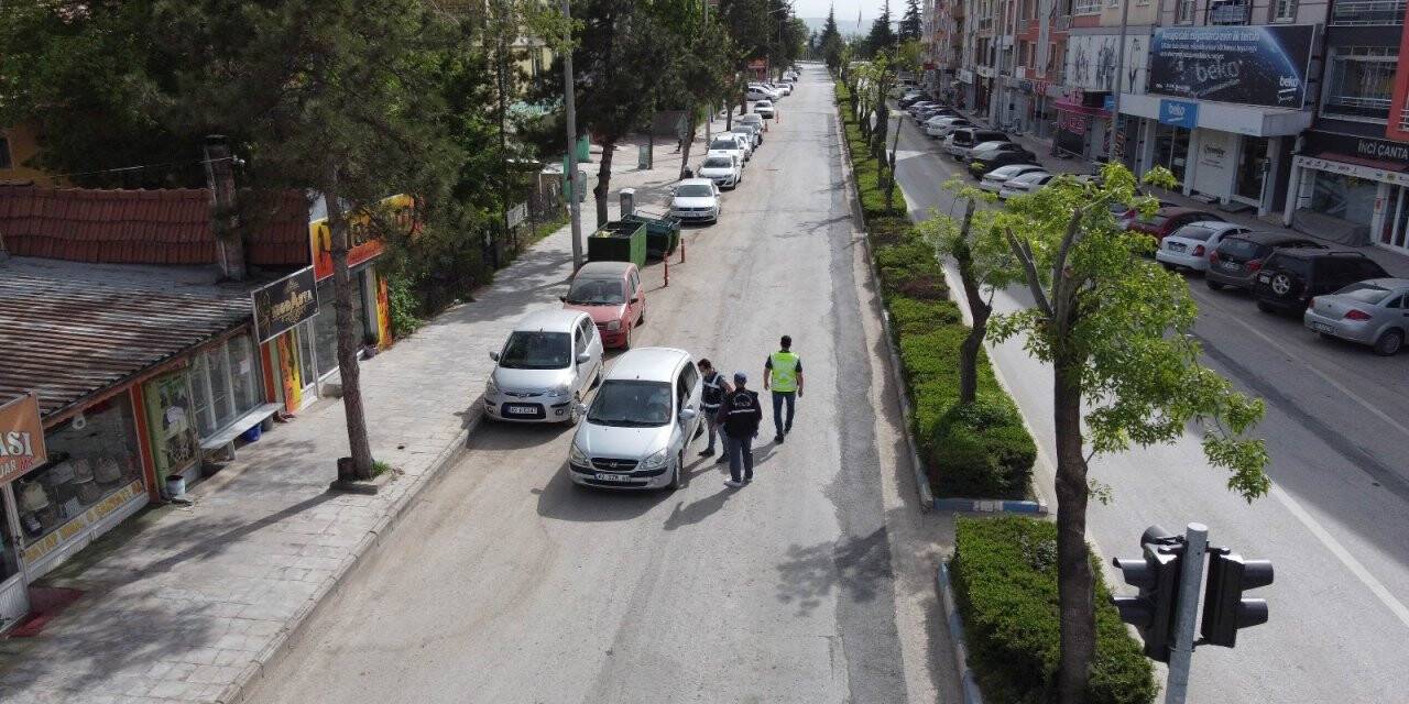 Konya’da kısıtlamayı ihlal ederek araçla alışverişe çıkan vatandaşlara ceza