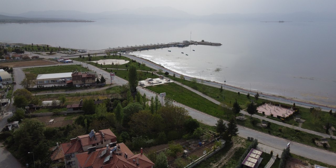 Beyşehir Gölü kıyıları sessizliğe büründü