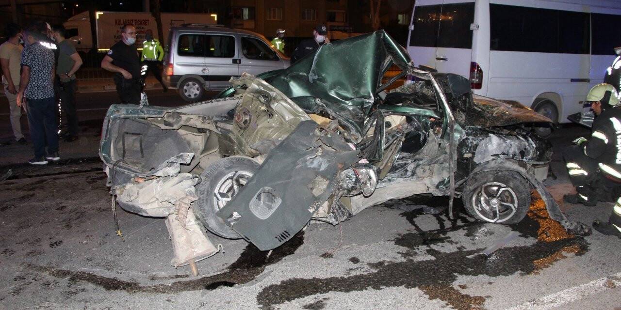 Hurda yığınına dönen otomobilde can pazarı