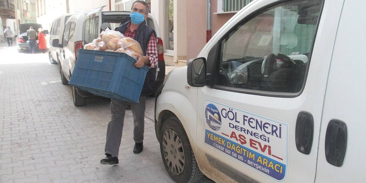 Yaşlı ve engellilerin evlerine 1 yıldır sıcak aş