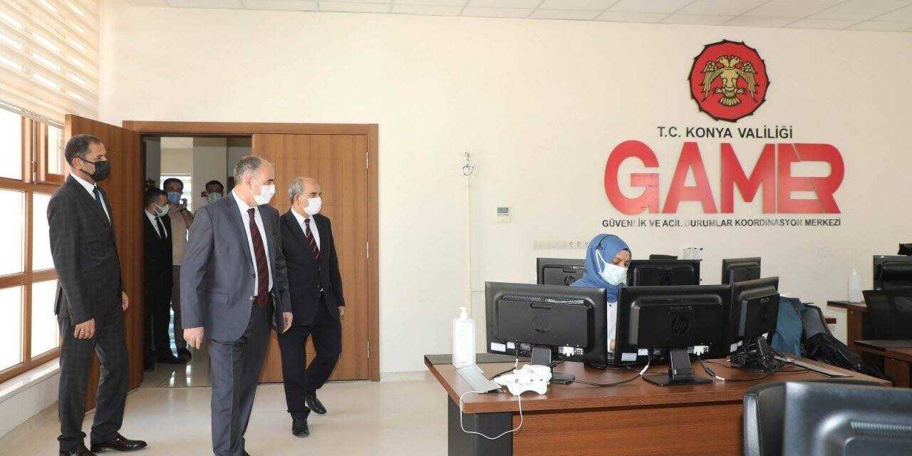 Konya Valisi Özkan 112 Acil Çağrı Merkezi'nde incelemelerde bulundu