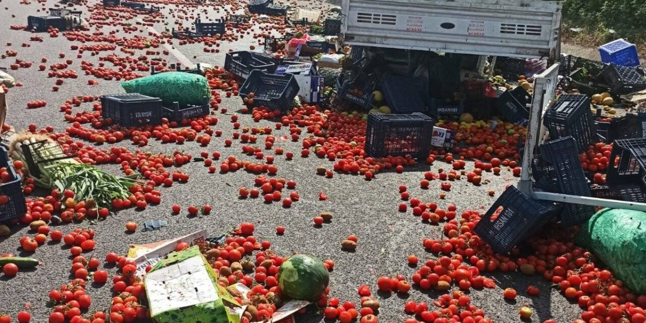 Sebze yüklü kamyonet takla attı
