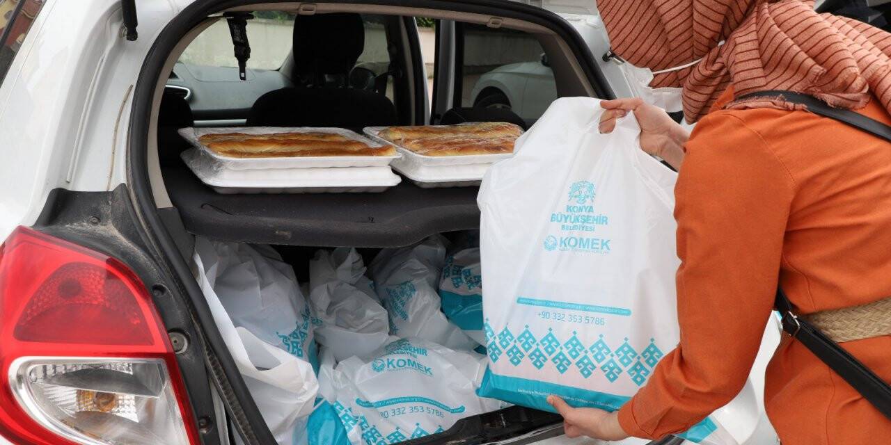 KOMEK Kursiyerleri Yetimlerin Yüzünü Güldürdü