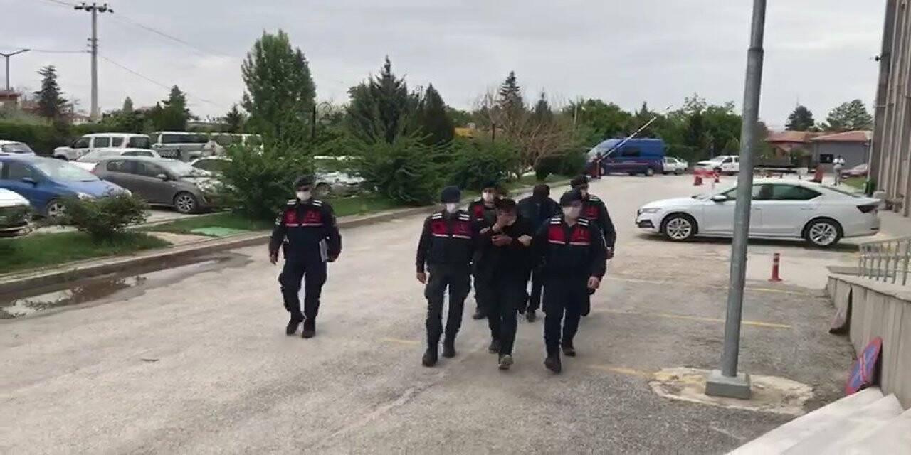 Konya'da demir hırsızları jandarmaya yakalandı