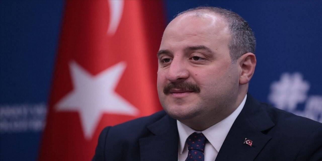 Bakan Varank dün görülen gökyüzündeki parlamaların nedenini açıkladı