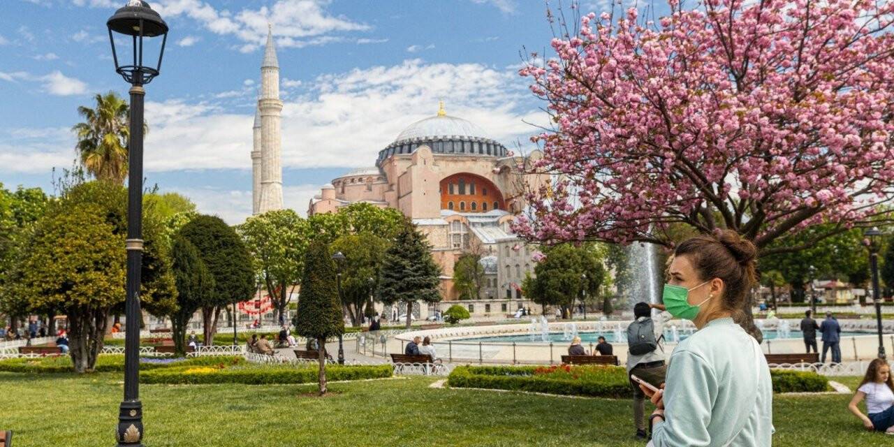 Vali Yerlikaya İstanbul’a Mart ayında gelen turist sayısını açıkladı
