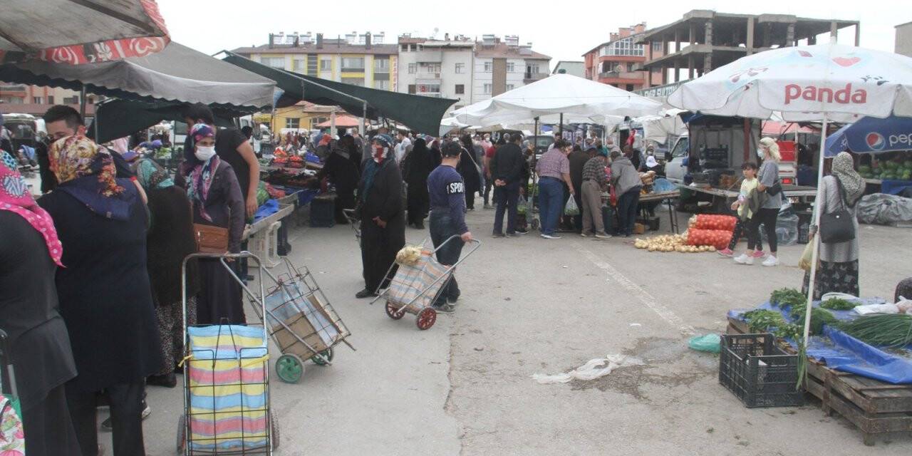 Beyşehir’de tam kapanma günü satıcılar tezgah açtı