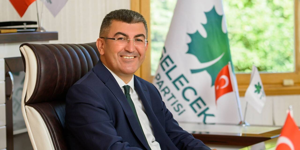 Başkan Ekici: Koşulsuz sevginin kaynağı annelerimizin ellerinden öpüyorum