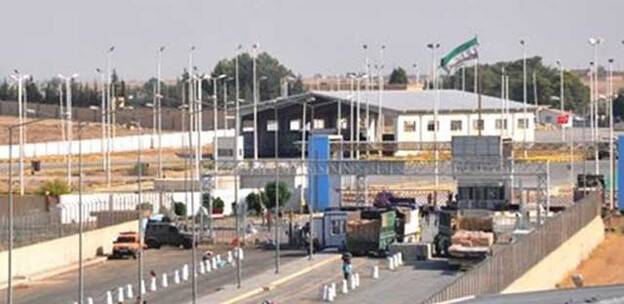 Dört gazeteci Türkiye sınırında bulundu