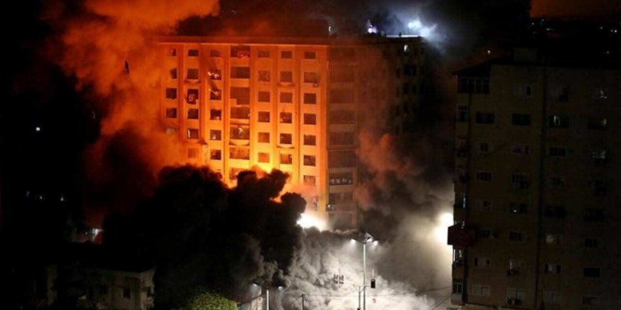 İsrail, Gazze'de 14 katlı binayı vurdu