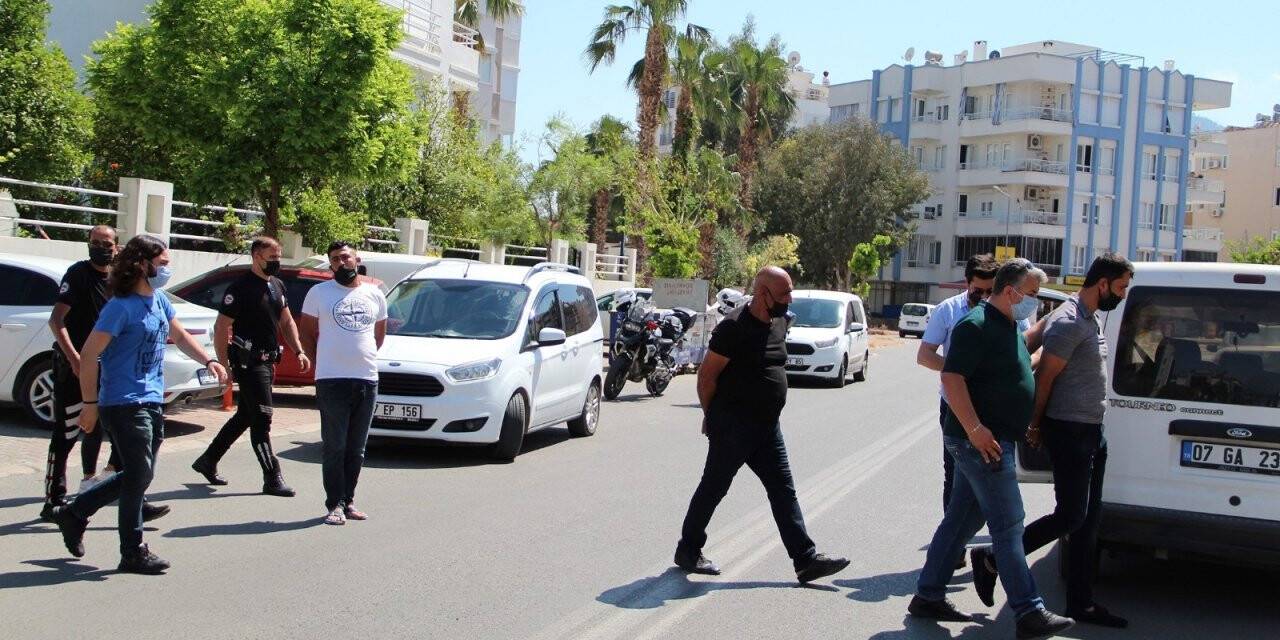 Lüks rezidanstaki pandemi kurallarını ihlale polis baskını