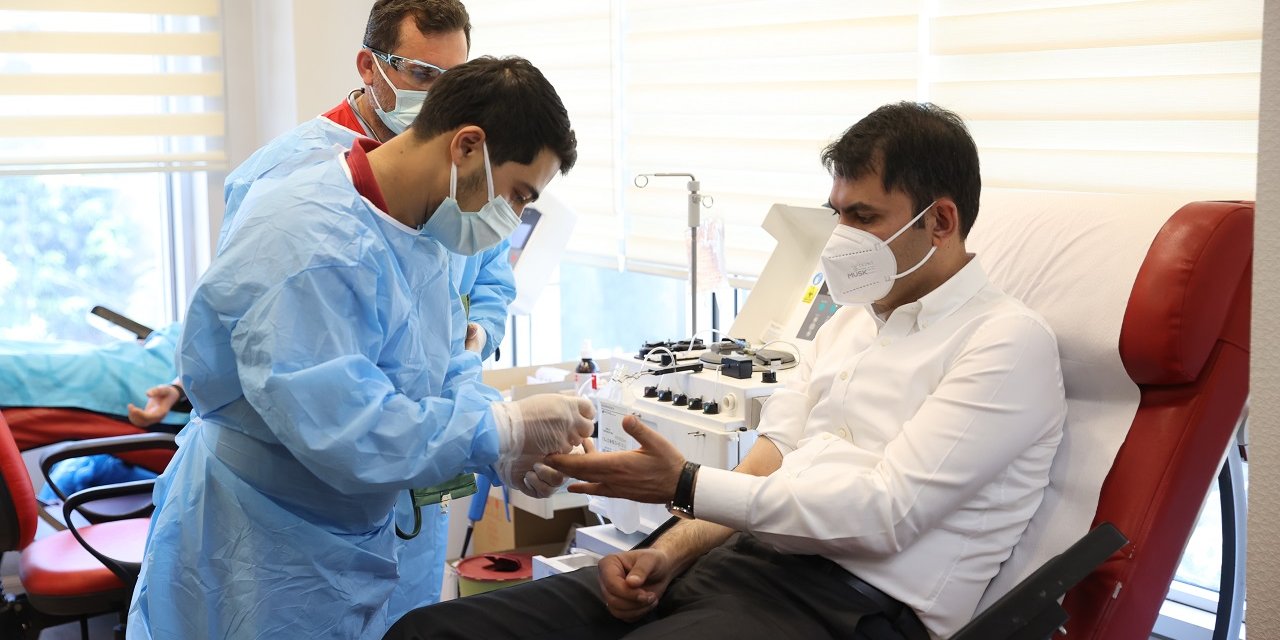 Çevre ve Şehircilik Bakanı Murat Kurum, Konya'da kan bağışında bulundu