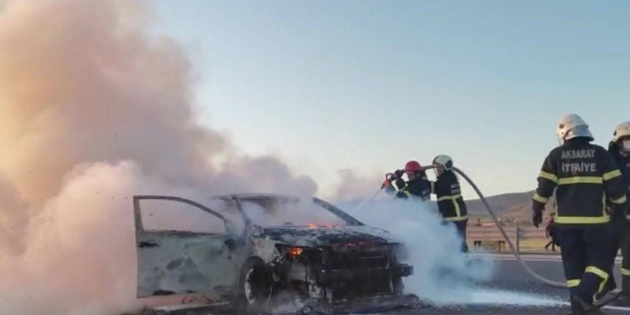 Seyir halindeyken alev alan araç küle döndü