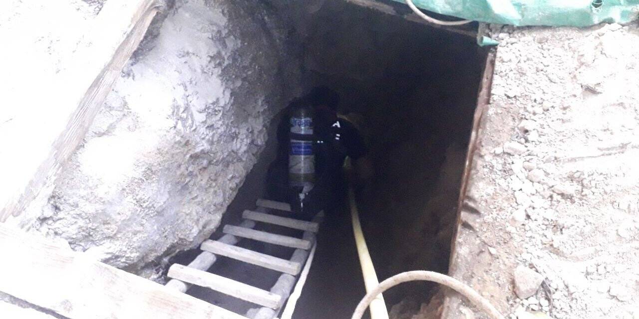 Su çıkarmak için girdikleri kuyudan çıkamadılar