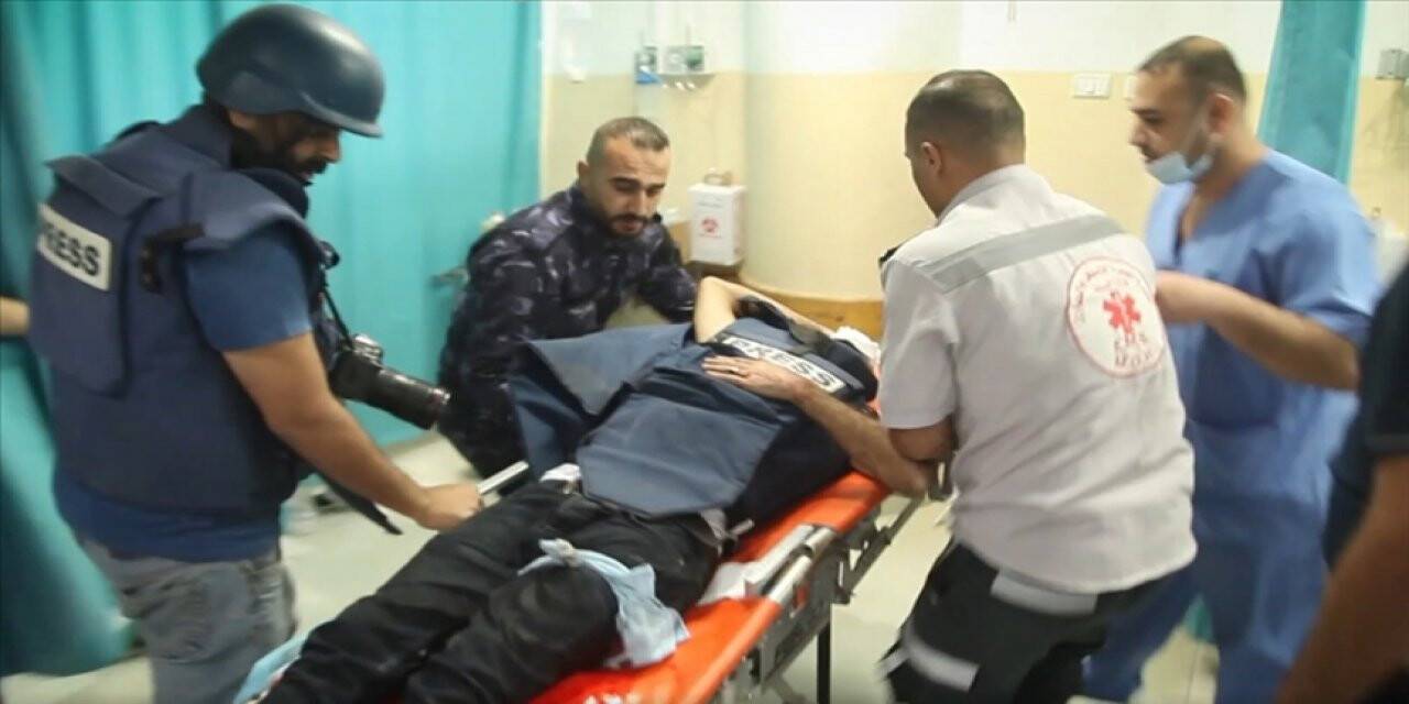 Gazze'deki saldırıda AA kameramanı ve foto muhabiri yaralandı