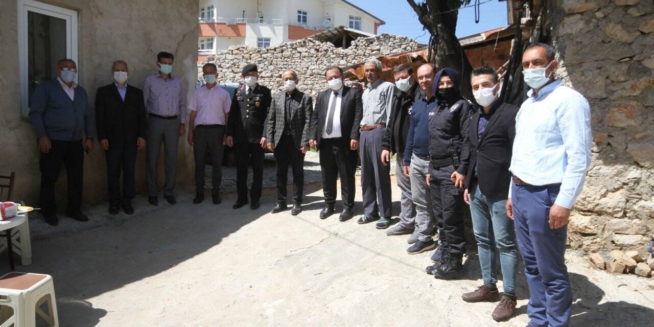Kaymakam Özdemir, gazilerle ve şehit aileleriyle bayramlaştı