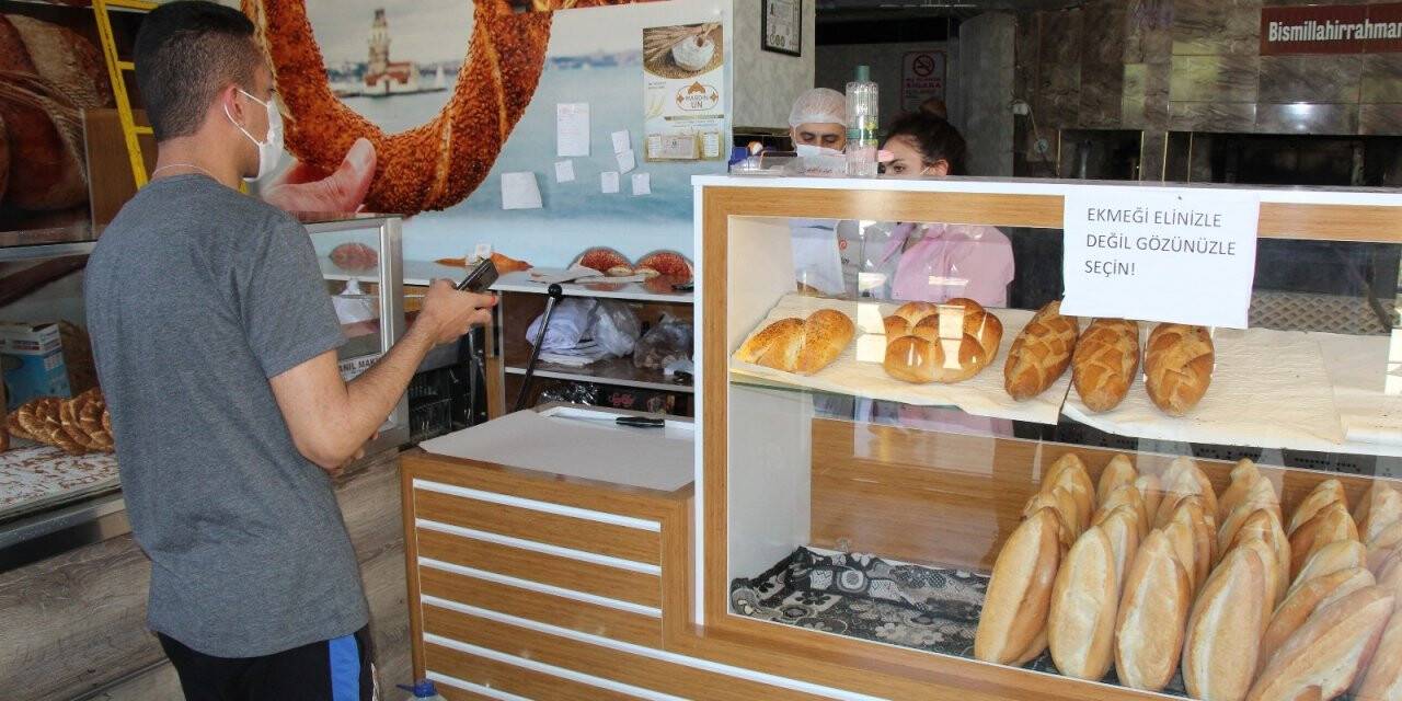 Fırınların mesaisi kısıtlama ve bayram dinlemiyor