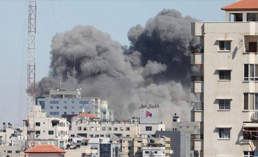 İsrail uçakları Al Jazerra ve AP'nin ofislerini bombaladı