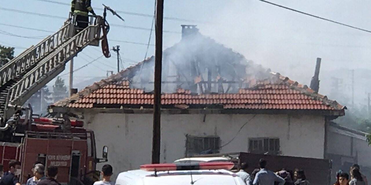 Konya’da müstakil ev yangında kullanılamaz hale geldi