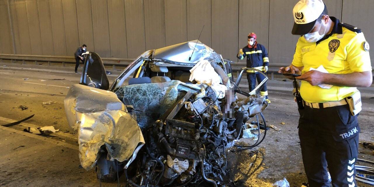 Konya'da kontrolden çıkan otomobil karşı şeritteki tıra çarptı: 1 ölü, 3 yaralı