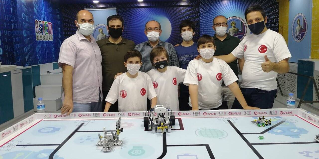 Selçuklu Kaşgarlı Mahmut Ortaokulu Dünya Şampiyonu Oldu