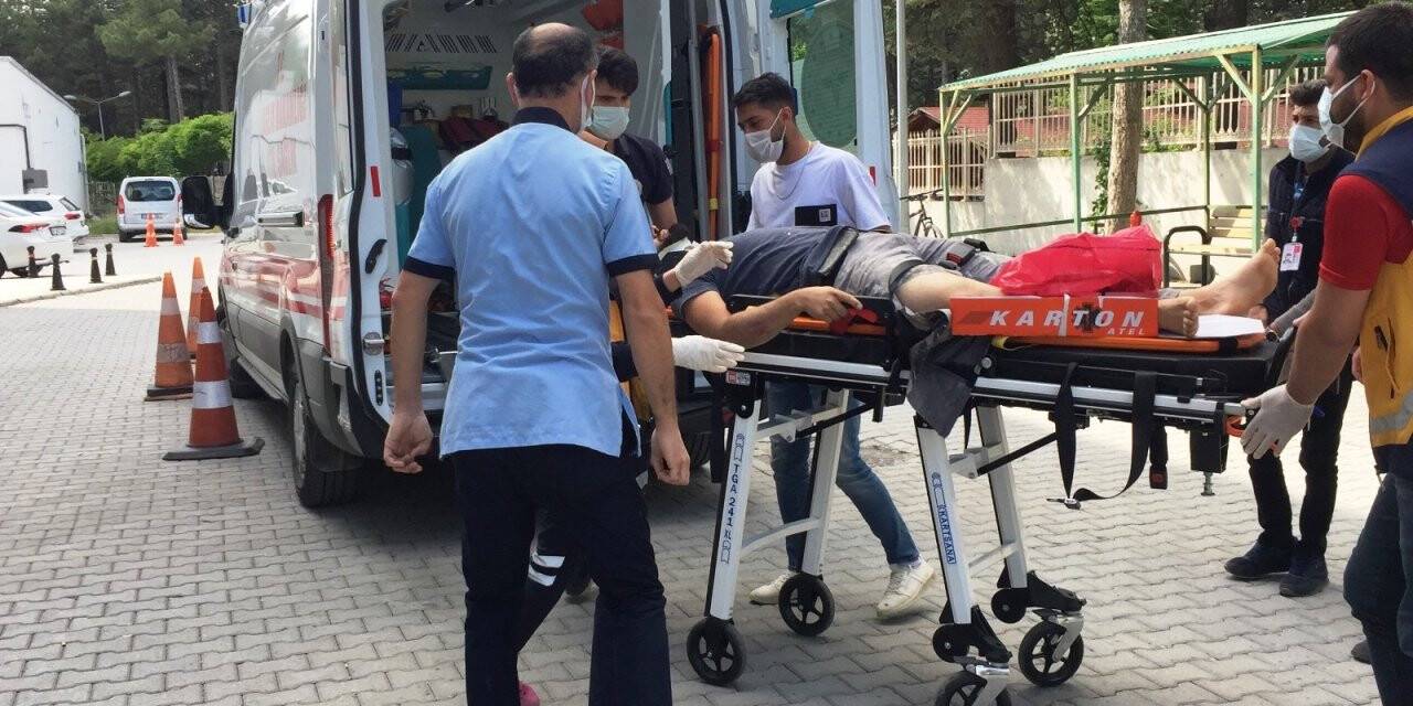 Motosiklet minibüse çarptı: 1 yaralı