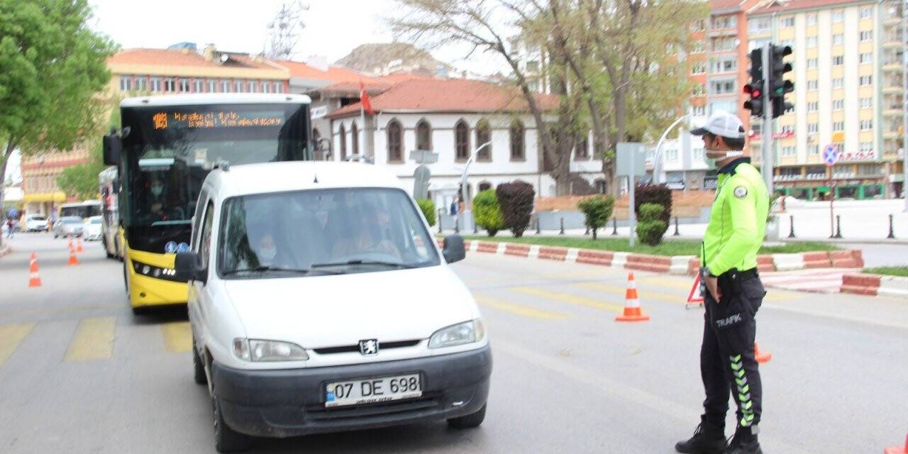 Tam kapanma sonrası 76 asayiş ekibi denetimlerini sürdürüyor