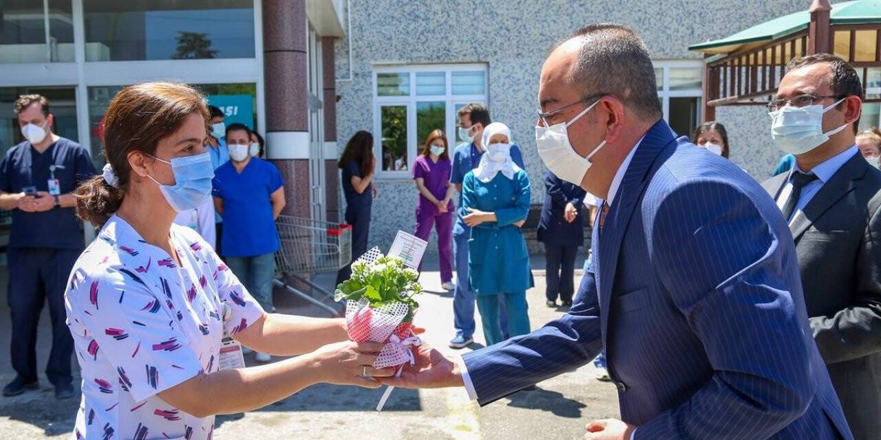 Başkan Kavuş Hemşireleri Unutmadı