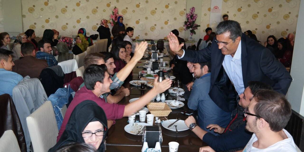 Konuk: Bizim en büyük gücümüz gençliğimiz ve gençlerimizdir