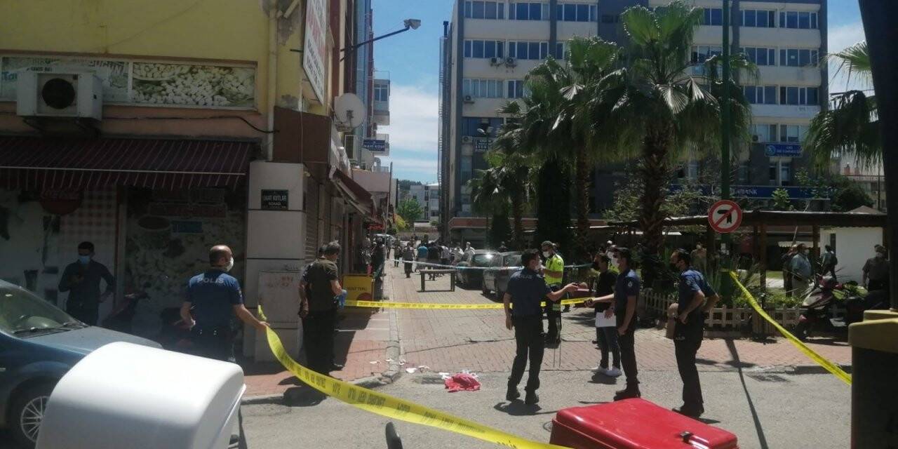 İş yerine silahlı saldırı: 2 ölü 1 ağır yaralı